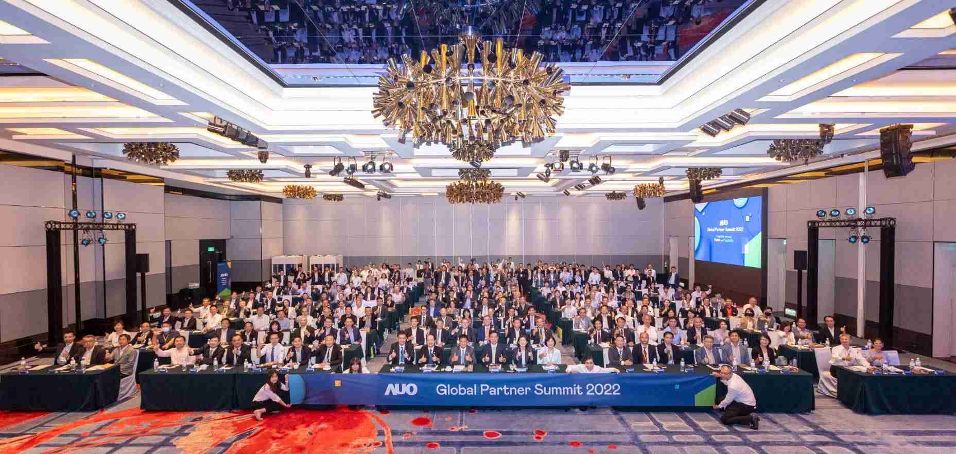 友達推動「安心、、、創新、、用心、、、同心、、、盡心」五星職旅，，，，為菲籍員工打造全方位照護，，首度贏得「人權實踐與發展領袖獎」殊榮