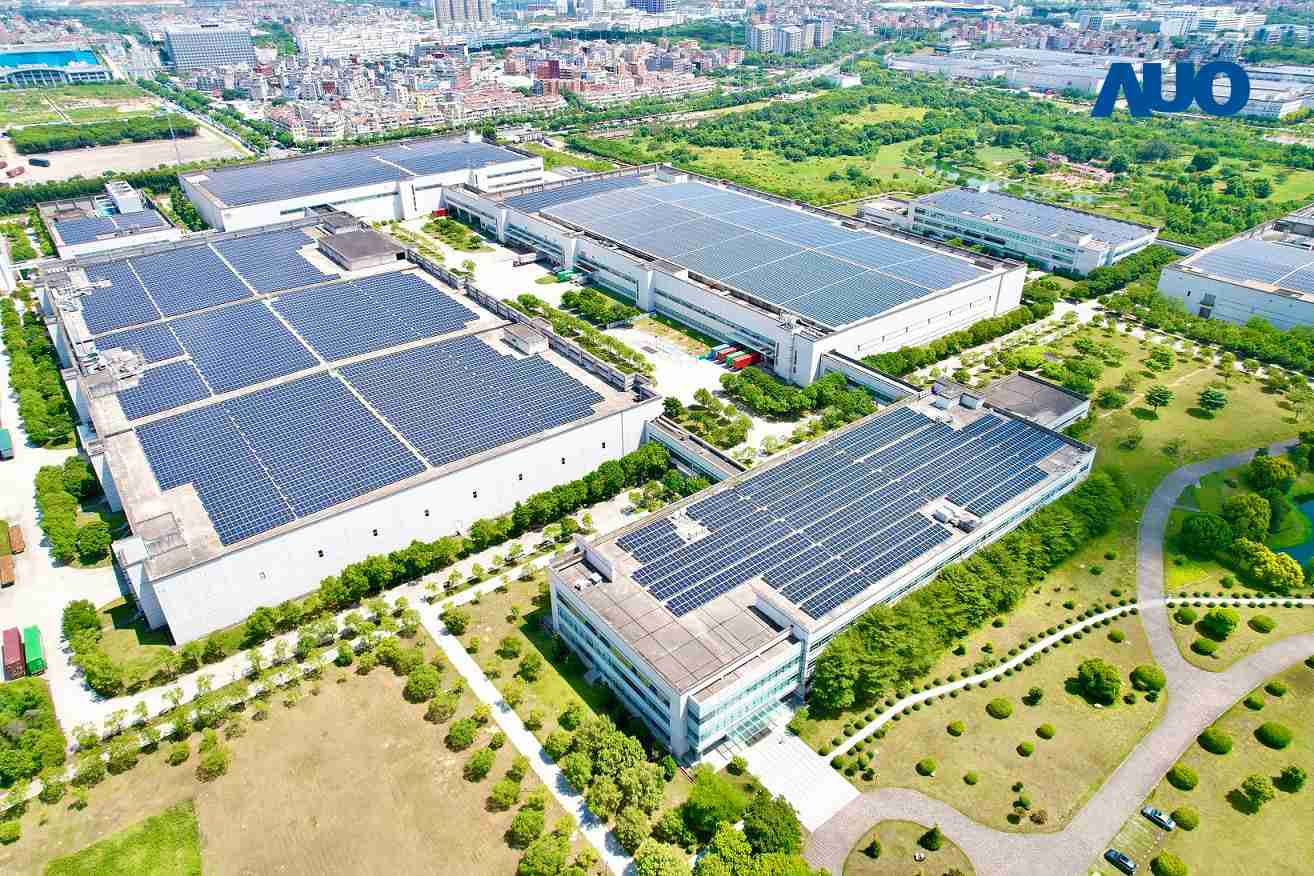 万利厦门推动智能制造同时，，透过绿电创能纵深推进绿色转型，，，，厂区全屋顶铺设太阳能光伏板，，每年太阳能发电 2,600多万度