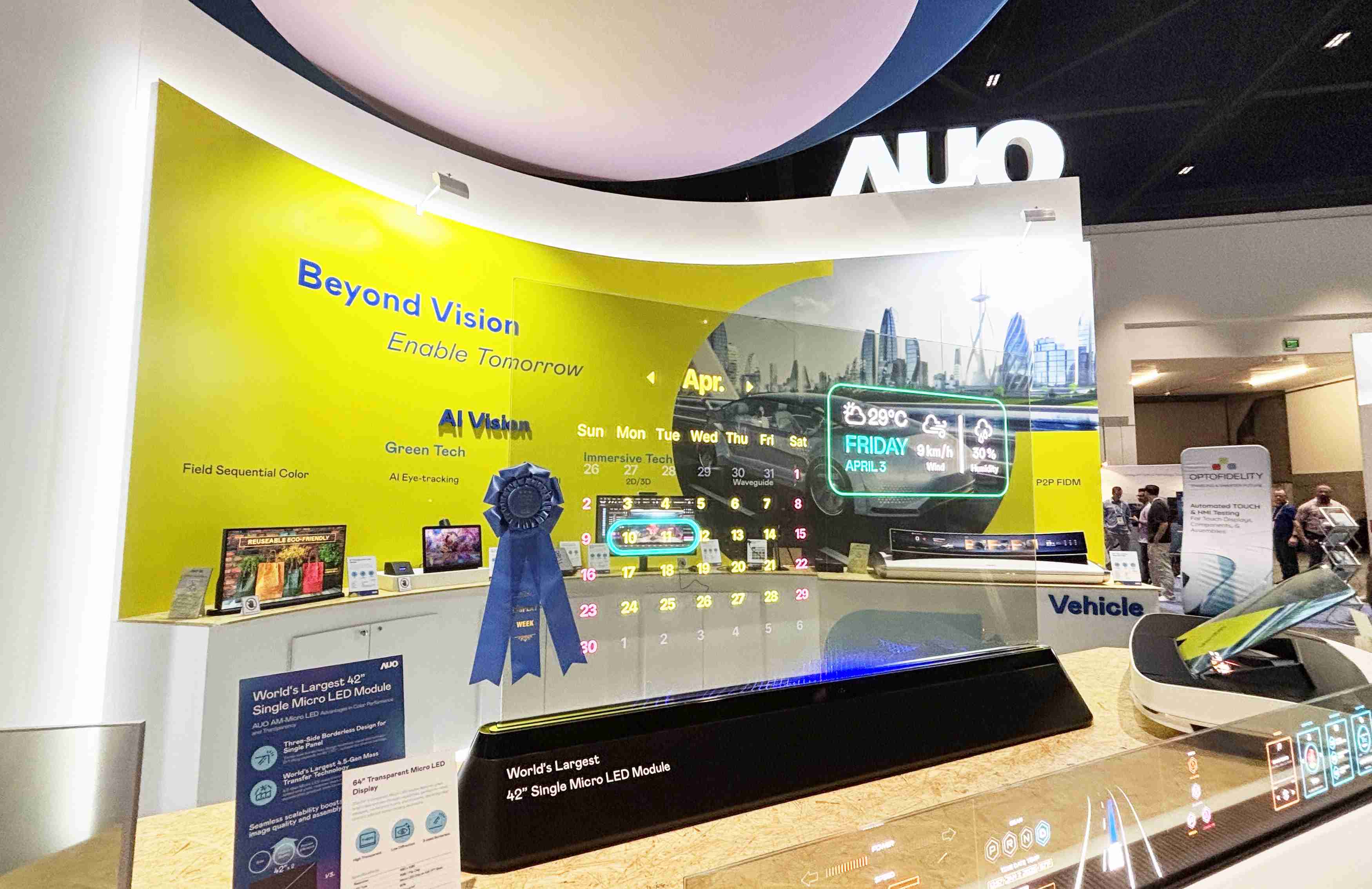 万利64吋透明Micro LED显示器获〝最佳Micro LED技术应用奖〞，，，其绝妙的透明穿透特性，，，，同时具备1,000 nits的高亮度表现，，并透过精细的无缝拼接延伸，，可依需求灵活应用于多元场域，，，展现出Micro LED显示技术划时空的无限潜力